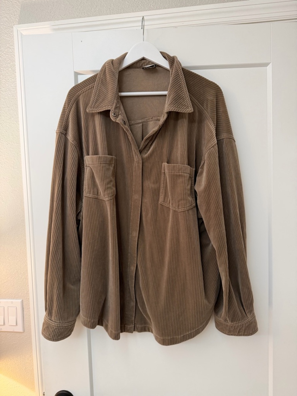 ARULA Corduroy Shirt Jacket in Taupe Brown